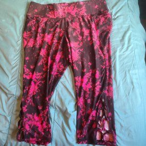 Livi Capri Leggings Black and Pink Sz 22/24